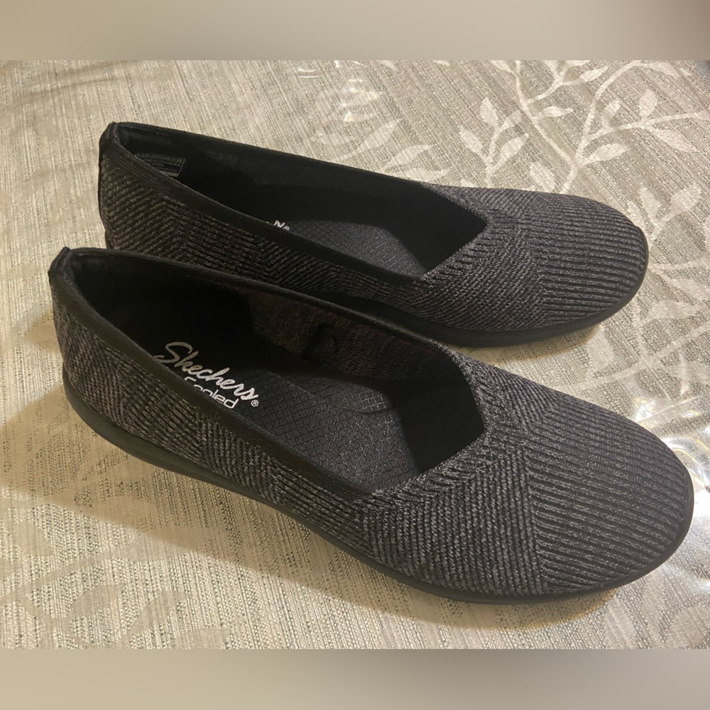 Sketchers Air-Cooled Memory Foam Shoes